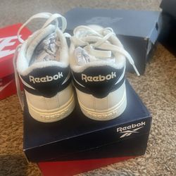 Womens Reebok Size 7