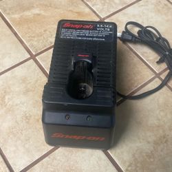 SNAP-ON CHARGER 9.6-14.4 Volts