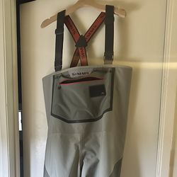 SIMMS Freestone Waders Sz M reg 9-11