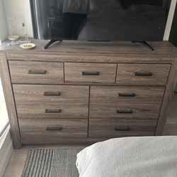 Zelen Warm Gray 7- Drawer Dresser