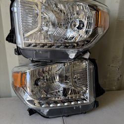 Toyota tundra headlight year 2014 to 2021