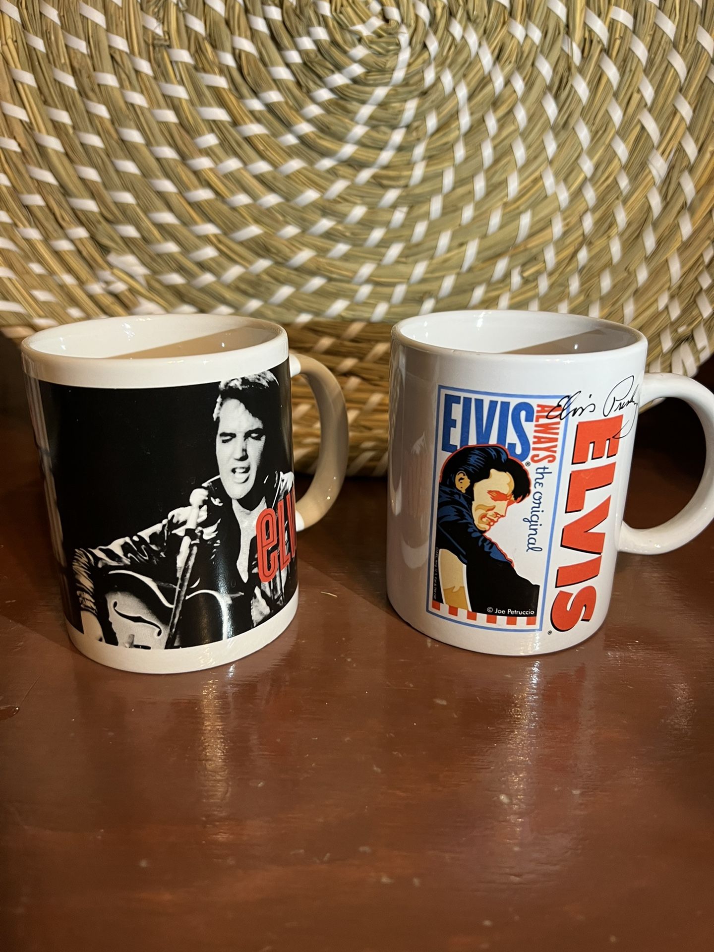 Cool Vintage Elvis Presley Signature Collectible Mug chipped from bottom as shown in pictures