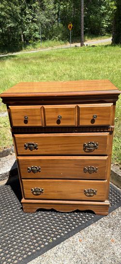 Vintage four drawer dresser