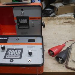 Metrotech VM-480B Split Box Pipe and Cable Locator With Cables  https://offerup.com/redirect/?o=dXNlZC5pdA== comes on . i don't have a ability to test