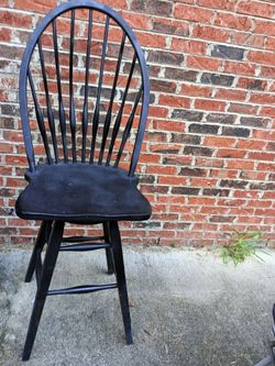 2 bar stools $10 for both