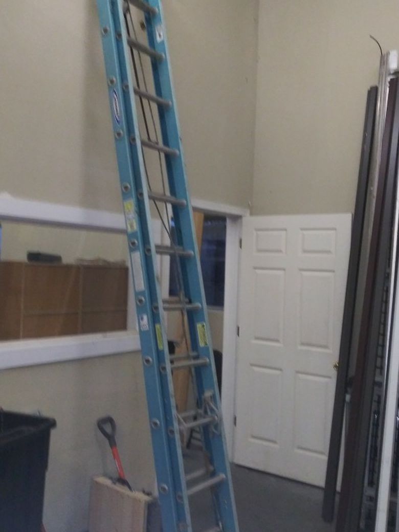 24 Foot Warner Fiberglass Extension Ladder
