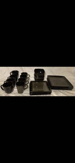 DINNERWARE SET