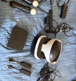 Play Station Vr1 Headset Complete With 2 move Controllers