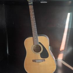 yamaha  6 string  acoustic.. Guitar