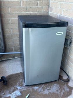 Mini refrigerator
