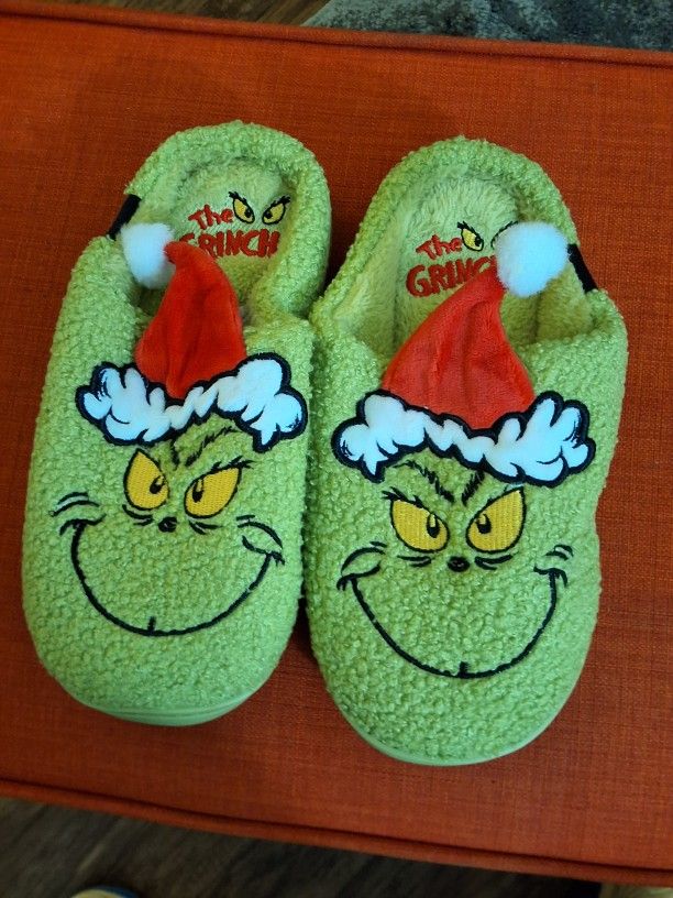 The Grinch Plush Slippers - Size 40-41 (US Women's 9-10 / Men's 7-8)