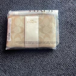 Brand New Wristlet ( Coach ) Never Opened Never Used At All