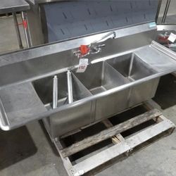 PREMIUM GRADE STAINLESS STEEL 3 COMPARTMENT SINK