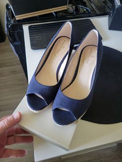 NEW in box womens bandalino (SZ 5.5)
