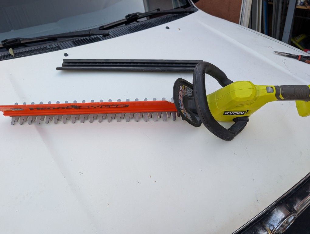 ONE+ 18V 22 in. Lithium-Ion Cordless Hedge Trimmer (Tool Only)