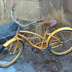 Women’s vintage cruiser bike