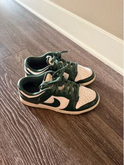 Nike dunks low “team green” size 7.5W