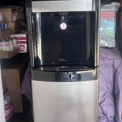 $80 🔥 Bottom Load Water Dispenser – Hot/Cold – Works Great Pick up at Pomona