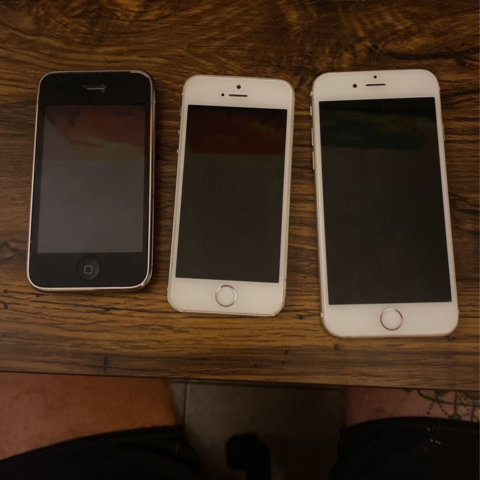 Assorted Old Iphones