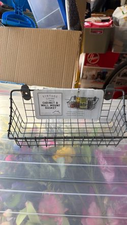 Cabinet/Wall mount metal basket