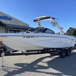 2020 Malibu Boats 25 LSV