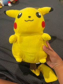 Big cute pikachu plushie!