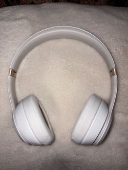 White Beats Solo 4