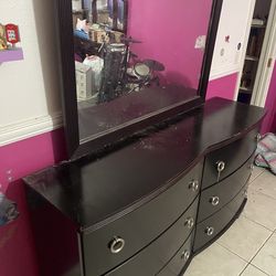 Black Dresser with Mirror – 6 Drawer