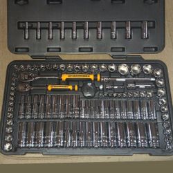 (NEW) Gearwrench 106pc Socket Set 