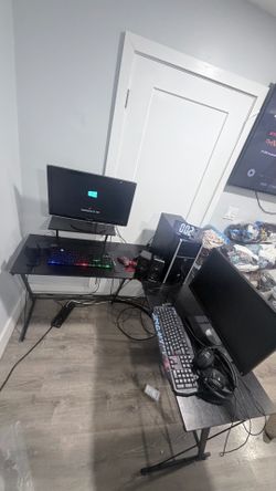 Pc, accessories y la mesa