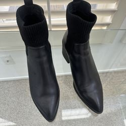 Women’s Booties Boots Black Leather Size 8 