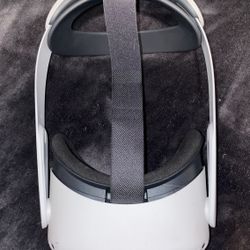 Oculus quest 2 with Elite strap (controllers included)