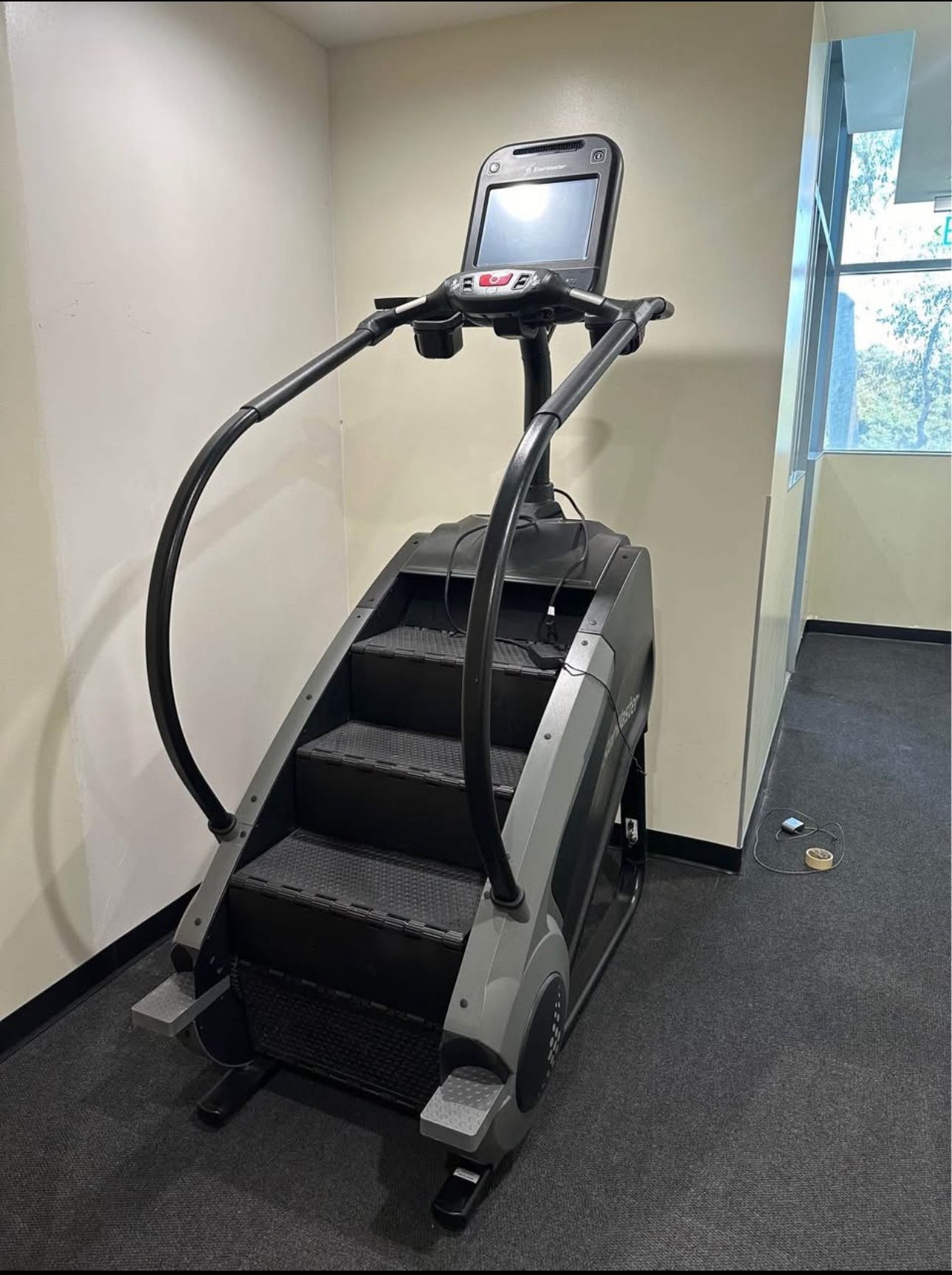STAIRMASTER GAUNTLET 8 SERIES W/ 15" SCREEN