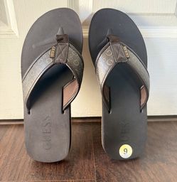 GUESS Men's Durban Flexible Casual Flip Flop Sandals