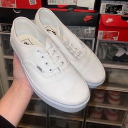 white vans men’s 6/ women’s 7.5