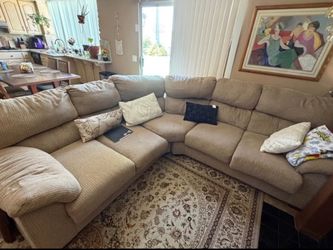 Couch curved