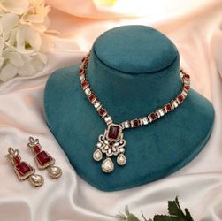 Elegant fashion necklace set