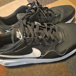 Men size 11 Nike Shoes