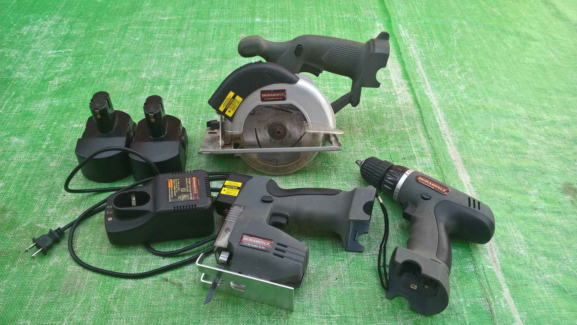 Durabuilt 14.4 cordless circular saw jig saw drill charger 2 batteries jigsaw the circular saw and jig saw has laser all working condition