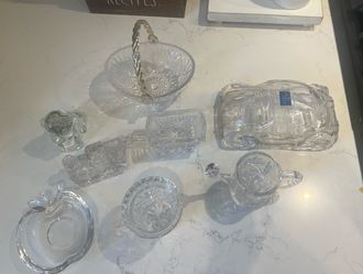Glass figurines. ( CRYSTAL MI KASA).
