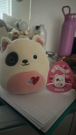 Small squish mellow looks good as new ,white valentines dog