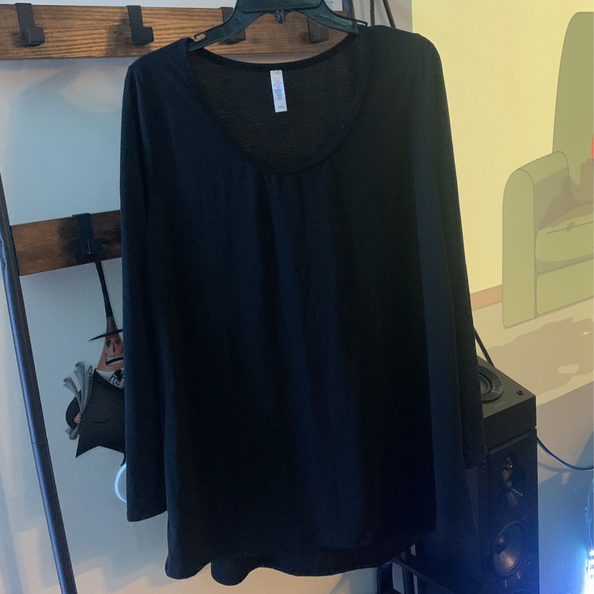 LulaRoe Long Sleeve Black Shirt 64
