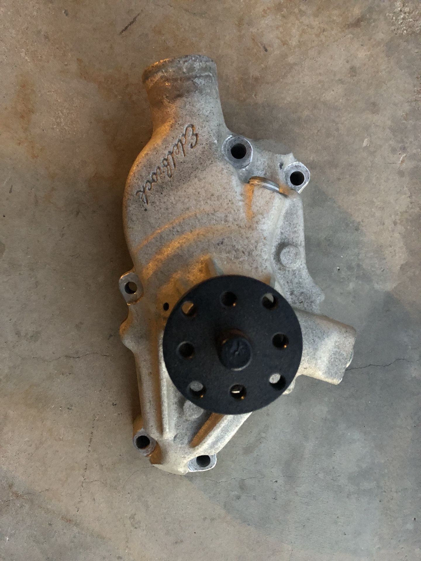 Edelbrock 8810-2 water pump