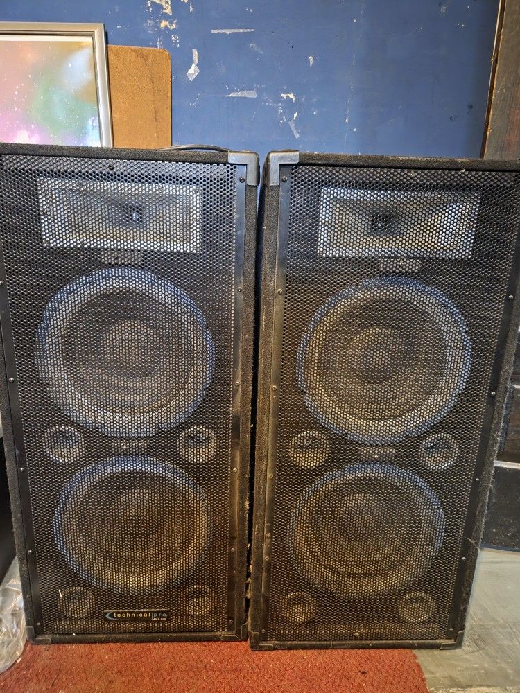 Speakers W/ Built In Mixer
