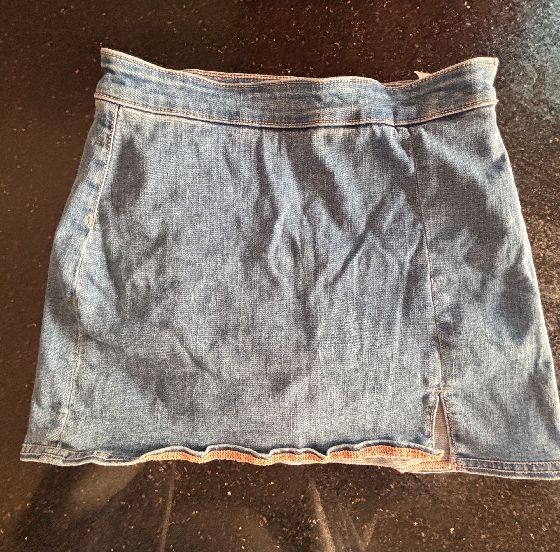 American Eagle blue denim mini skirt with side slit, and built in shorts. Size 0.