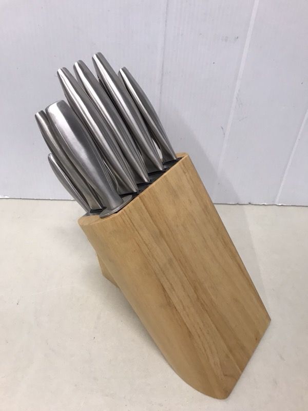 Chicago Cutlery 75th Anniversary Collection 12 Piece Kitchen Knife Block Set  for Sale in Chicago, IL - OfferUp