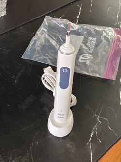 Oral-B Braun Electric Toothbrush with charger