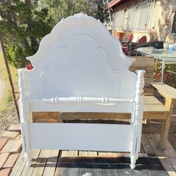 🎁BEAUTIFUL  TWIN SIZE BED FRAMES🎁