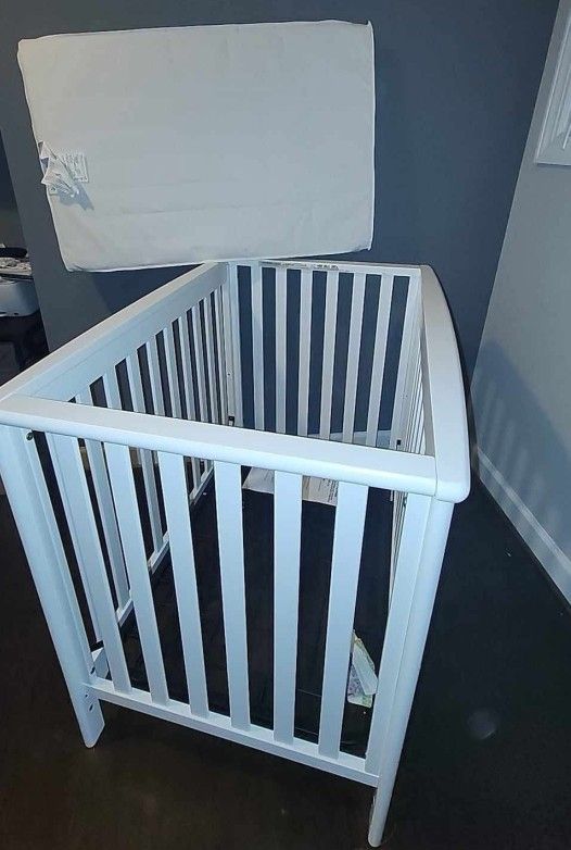 Child Craft Mini Crib