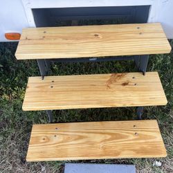 We turn your RV into a beautiful place to https://offerup.com/redirect/?o=bGl2ZS5Db250YWN0 us.We will give you a free estimate.